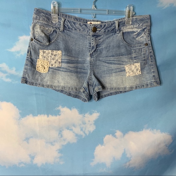 S.O.- Denim Shorts w/Patches size 15 - Picture 1 of 12